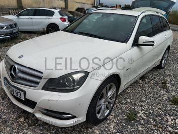 Mercedes-Benz C 220 CDI  · Ano 2011