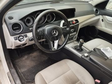 Mercedes-Benz C 220 CDI  · Ano 2011