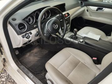 Mercedes-Benz C 220 CDI  · Ano 2011