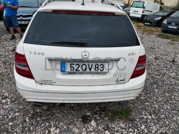 Mercedes-Benz C 220 CDI  · Ano 2011