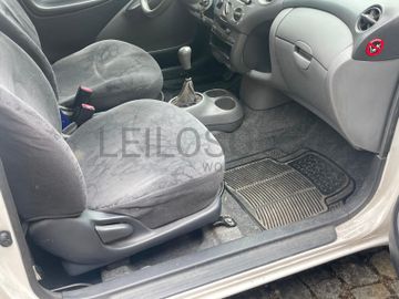 Toyota Yaris · Ano 2003