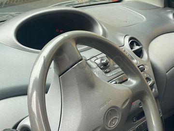 Toyota Yaris · Ano 2003