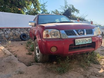 Nissan NP300 Hardbody · Ano 2012