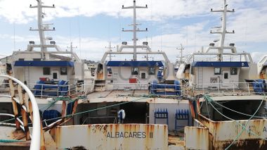 Dois Atuneiros | Two Longliners - ALBACARES III + ALBACARES V