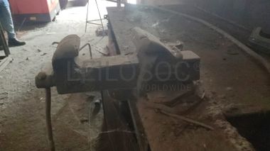  mesa de bancada e um torn