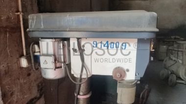 Máquina furadeira para abertura de roscas