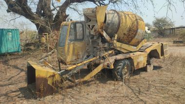 Maquina de misturar cimento. 