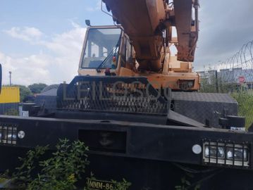 Grua  Tadano