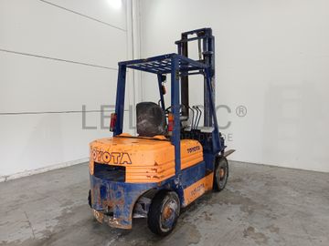 Empilhador Toyota 2000kg