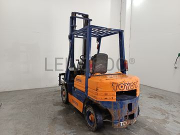 Empilhador Toyota 2000kg