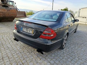 Mercedes-Benz E220 · Ano 2002