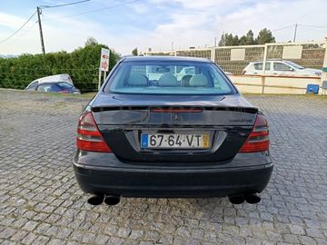 Mercedes-Benz E220 · Ano 2002