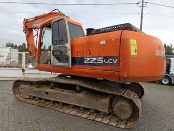 Giratória Rastos Doosan Solar 225 LCV · Ano 2005