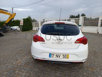 Opel Astra · Ano 2013