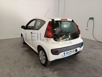 Peugeot 107 · Ano 2013