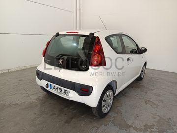 Peugeot 107 · Ano 2013