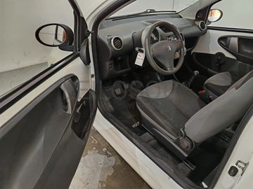 Peugeot 107 · Ano 2013