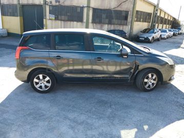 Peugeot 5008 · Ano 2011 · 7 Lugares