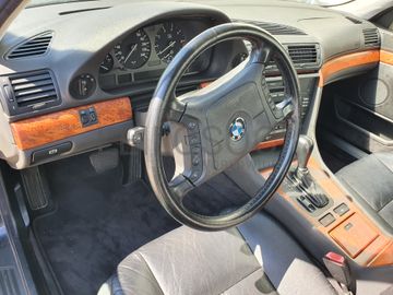 BMW 730i