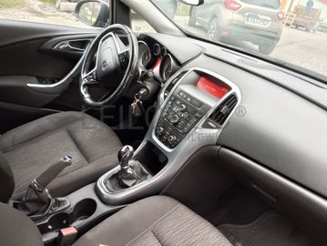 Opel Astra · Ano 2013