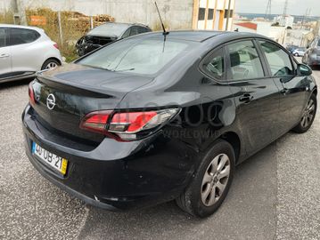 Opel Astra · Ano 2013