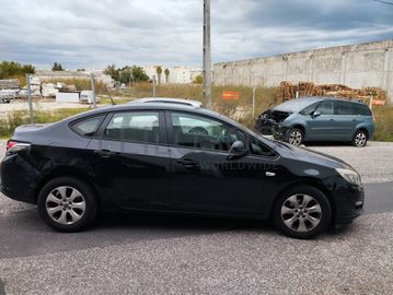 Opel Astra · Ano 2013