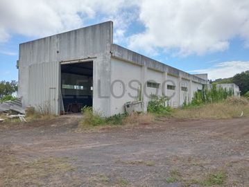 Armazém Industrial + Terrenos · Horta, Ilha do Faial - Açores