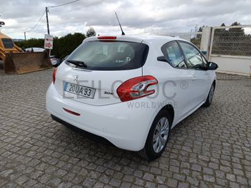 Peugeot 208 · Ano 2012