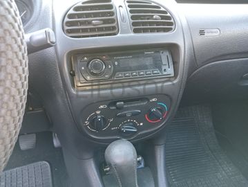 Peugeot 206 · Ano 2000