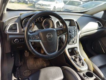 Opel Astra · Ano 2012