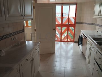 Apartamento T3 em Condomínio Fechado · Estoril