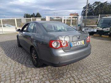 Volkswagen Jetta 2.0 TDI · Ano 2007