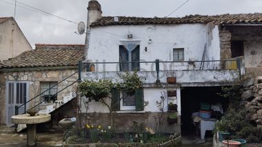 Moradia com arrecadação e anexo · Aldeia Velha, Sabugal