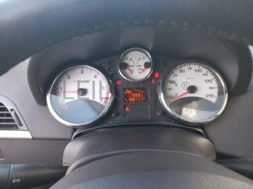 Peugeot 207 · Ano 2011 