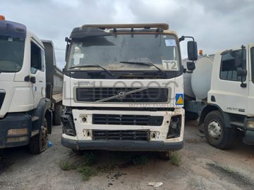 Camião Trator( 6X4) VOLVO FM 440