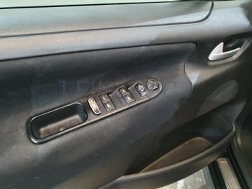 Peugeot 207 · Ano 2012