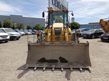 Retroescavadora Komatsu · Ano 2008
