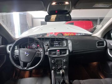 Volvo V40 · Ano 2016