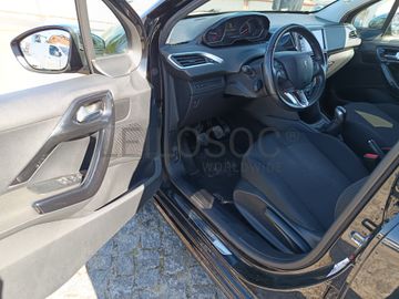 Peugeot 208 1.6 HDi · Ano 2018
