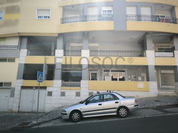 Loja · Amadora