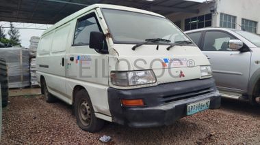 Mini bus Mitsubishi L200