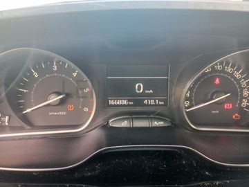 Peugeot 208 · Ano 2017