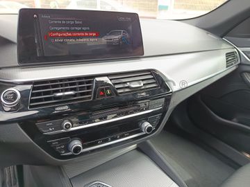 BMW 530E iPerformance Pack M · Ano 2018