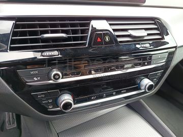 BMW 530E iPerformance Pack M · Ano 2018