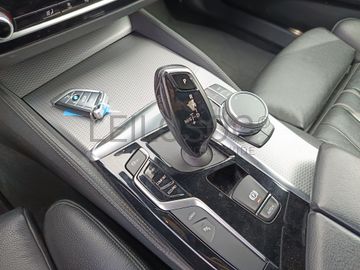 BMW 530E iPerformance Pack M · Ano 2018