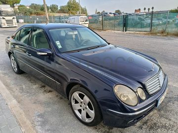 Mercedes-Benz E 220 CDi · Ano 2003