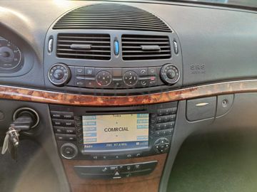 Mercedes-Benz E 220 CDi · Ano 2003