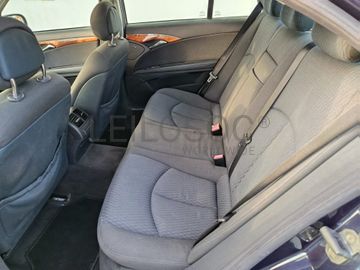 Mercedes-Benz E 220 CDi · Ano 2003