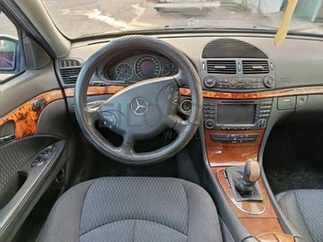 Mercedes-Benz E 220 CDi · Ano 2003