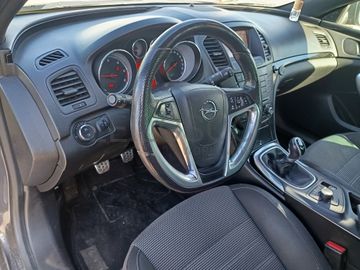 Opel Insígnia · Ano 2011   